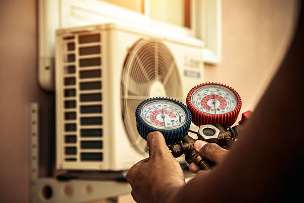 Professional Hvac technician working in Eola, IL